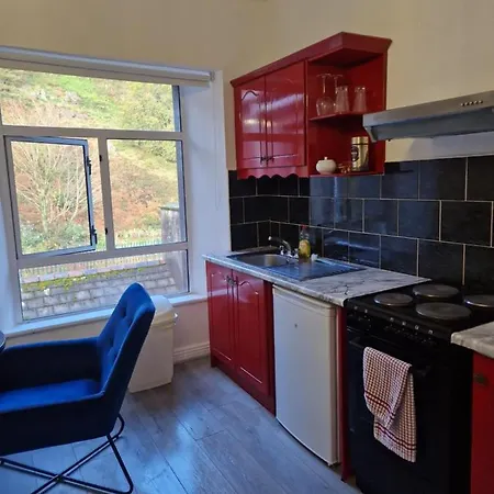 Apartment Ideal For Short - *